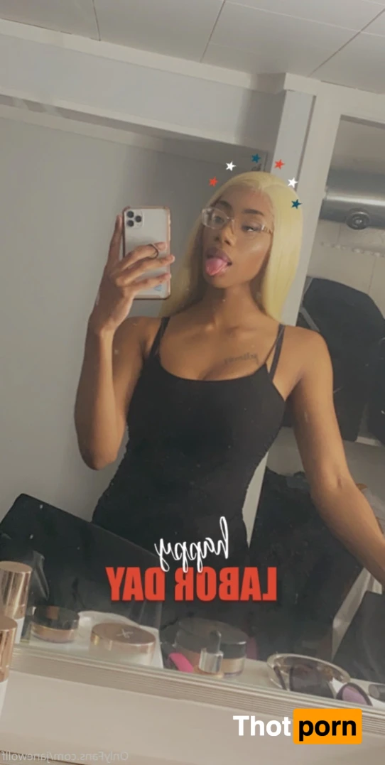 𝕸𝖔𝖓𝖆 𝖂𝖔𝖑𝖋 12817722