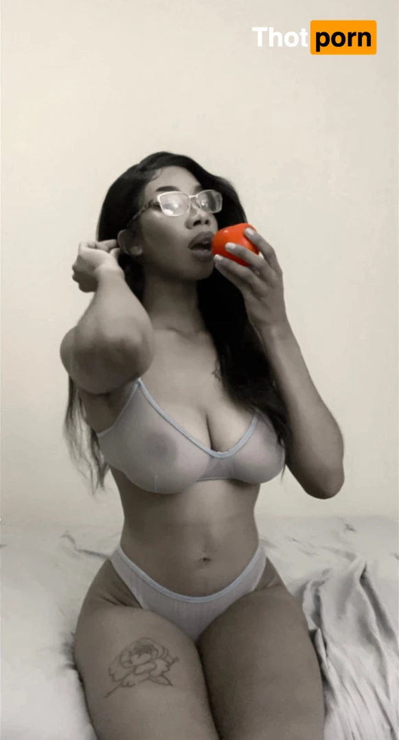 𝕸𝖔𝖓𝖆 𝖂𝖔𝖑𝖋 12817747