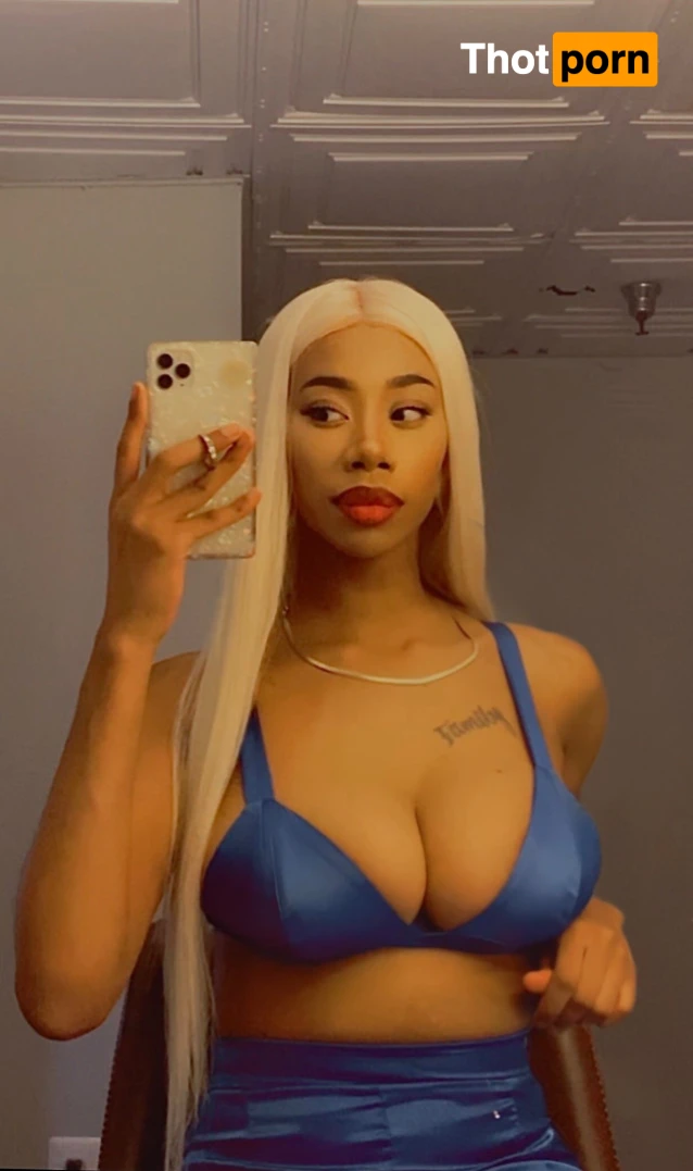 𝕸𝖔𝖓𝖆 𝖂𝖔𝖑𝖋 12818030