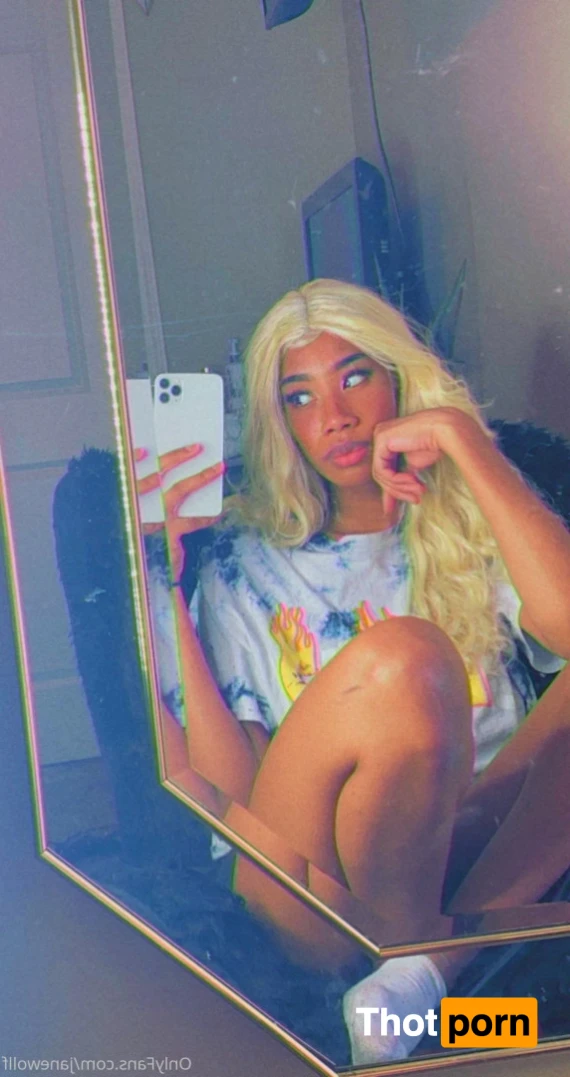 𝕸𝖔𝖓𝖆 𝖂𝖔𝖑𝖋 12818134