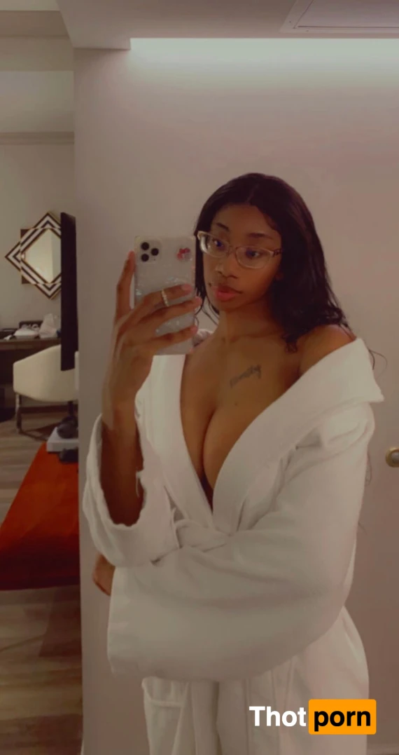 𝕸𝖔𝖓𝖆 𝖂𝖔𝖑𝖋 12818517