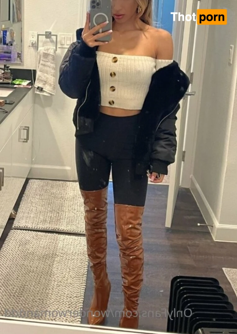 Christina Wonder 12814989