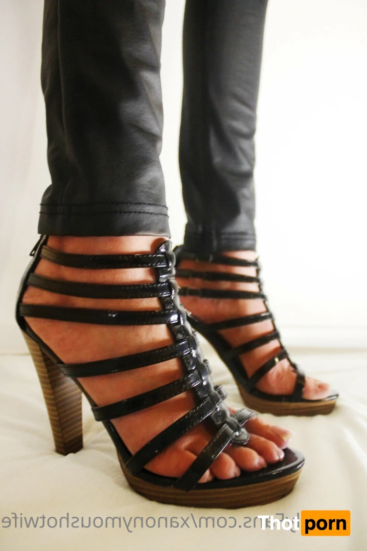 Xanonymoushotwife 12662916