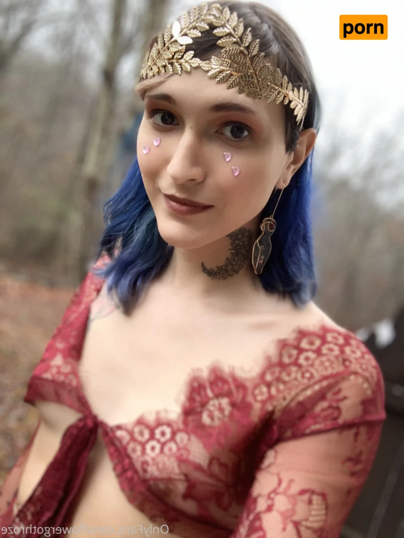 flowergothroze 13272352