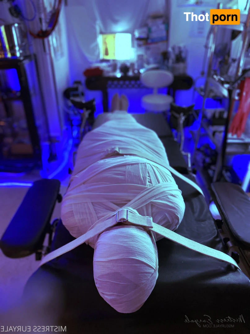 Mistress Elis Euryale 14504649