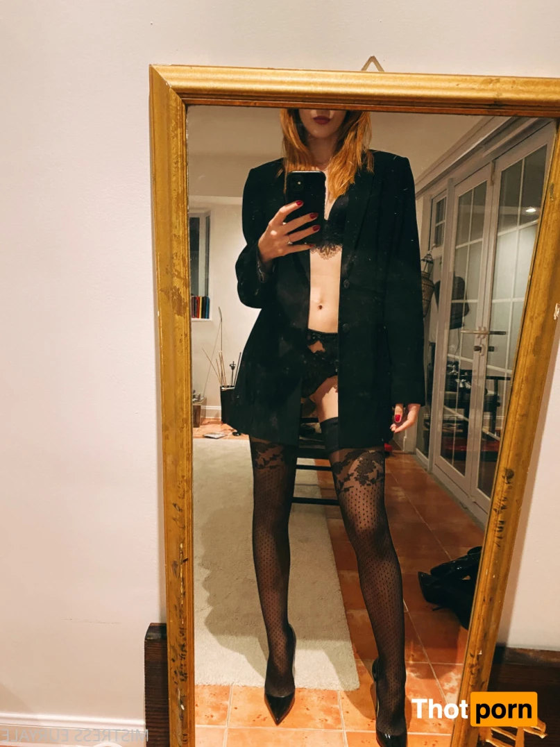 Mistress Elis Euryale 14505021