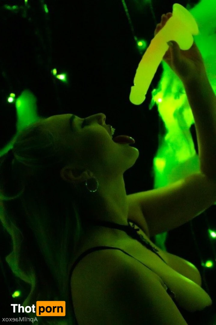 April Mae 🌶 16332339