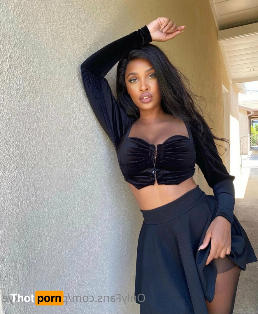 phoenix skye 6240773