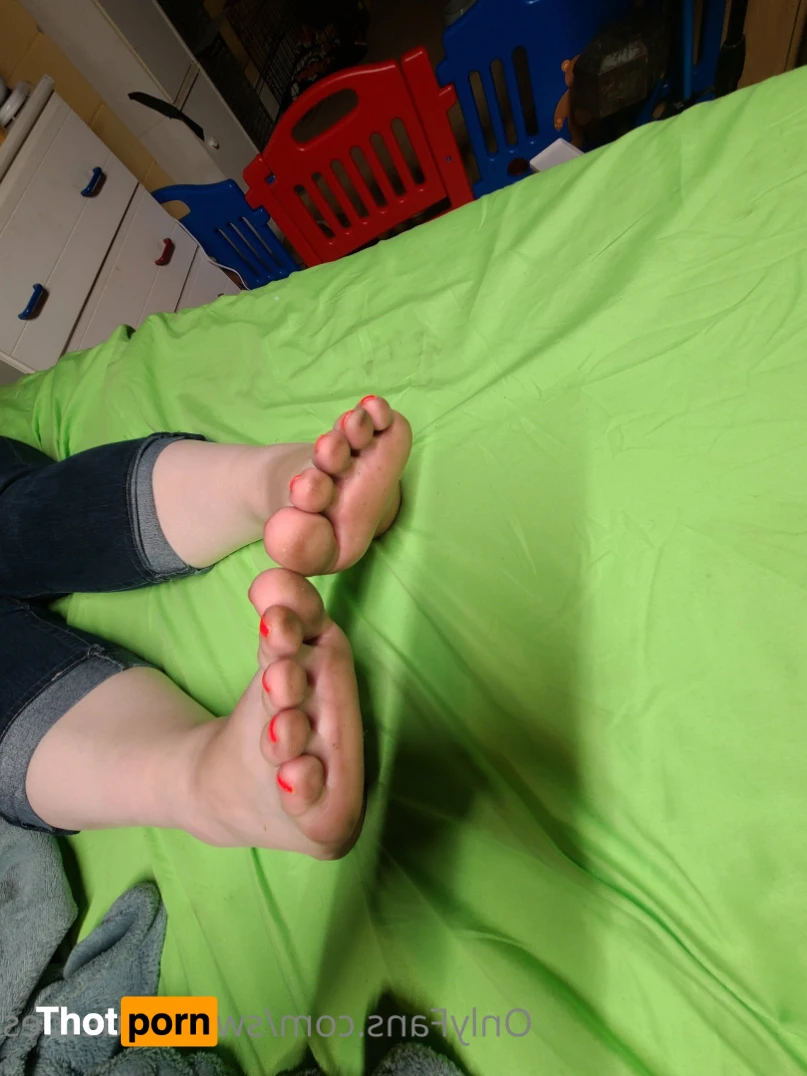 Sweetbluetoes 16342135