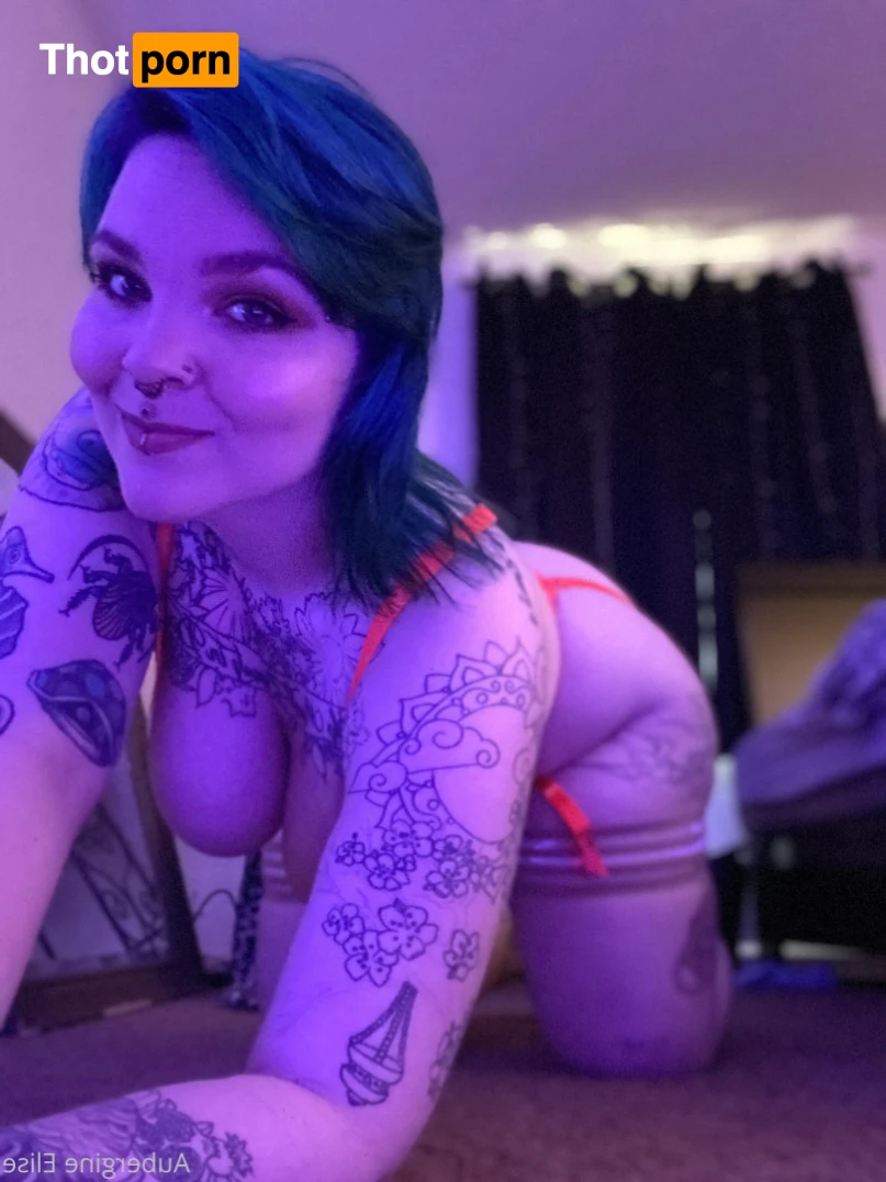 Tattooed Millennial 🖤⚡️ 12990885