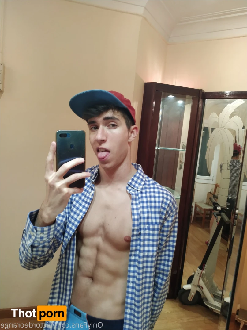 Victor de Orange 🧡 15683910