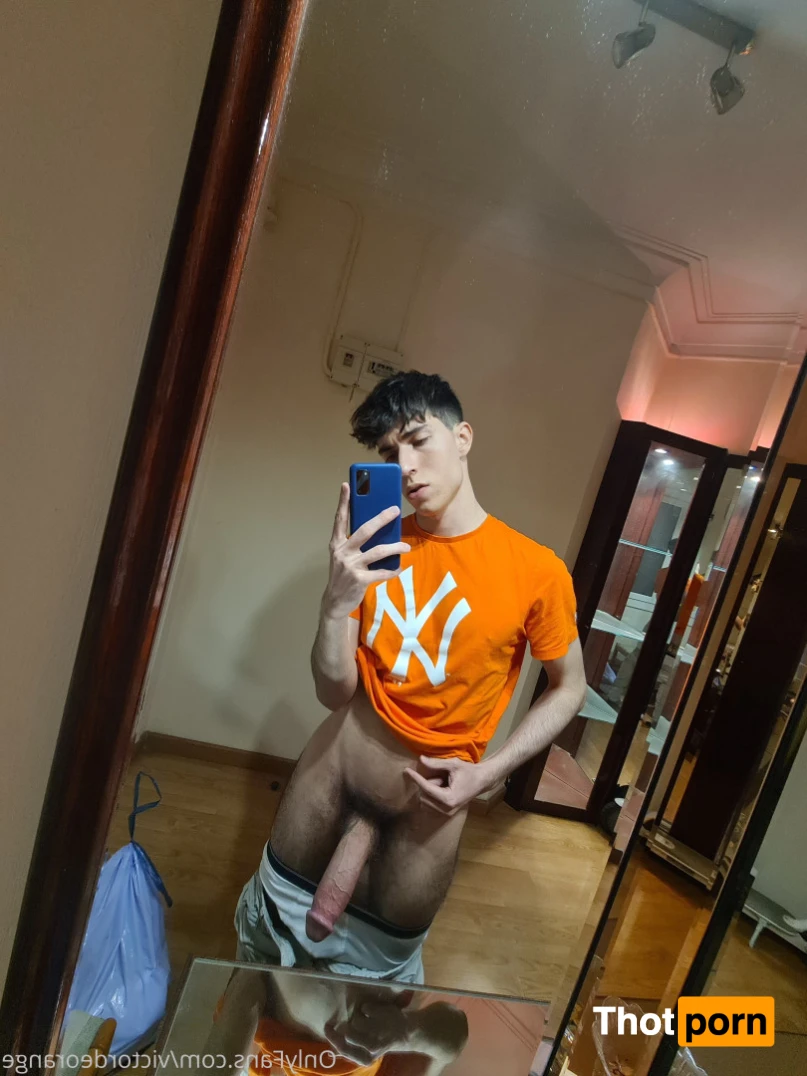 Victor de Orange 🧡 15687634