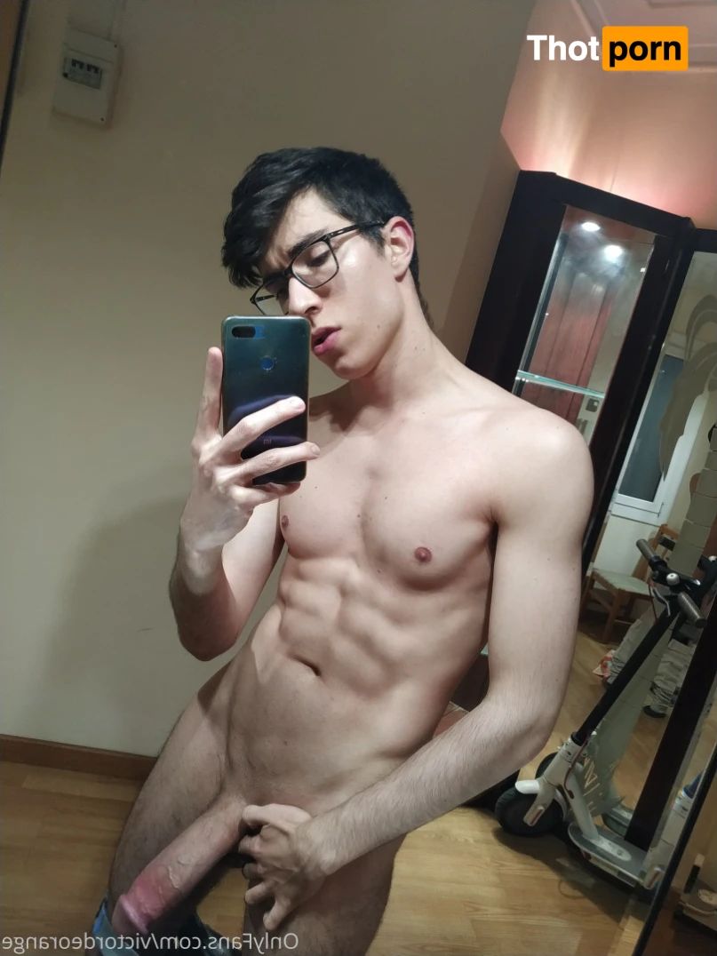 Victor de Orange 🧡 15715634