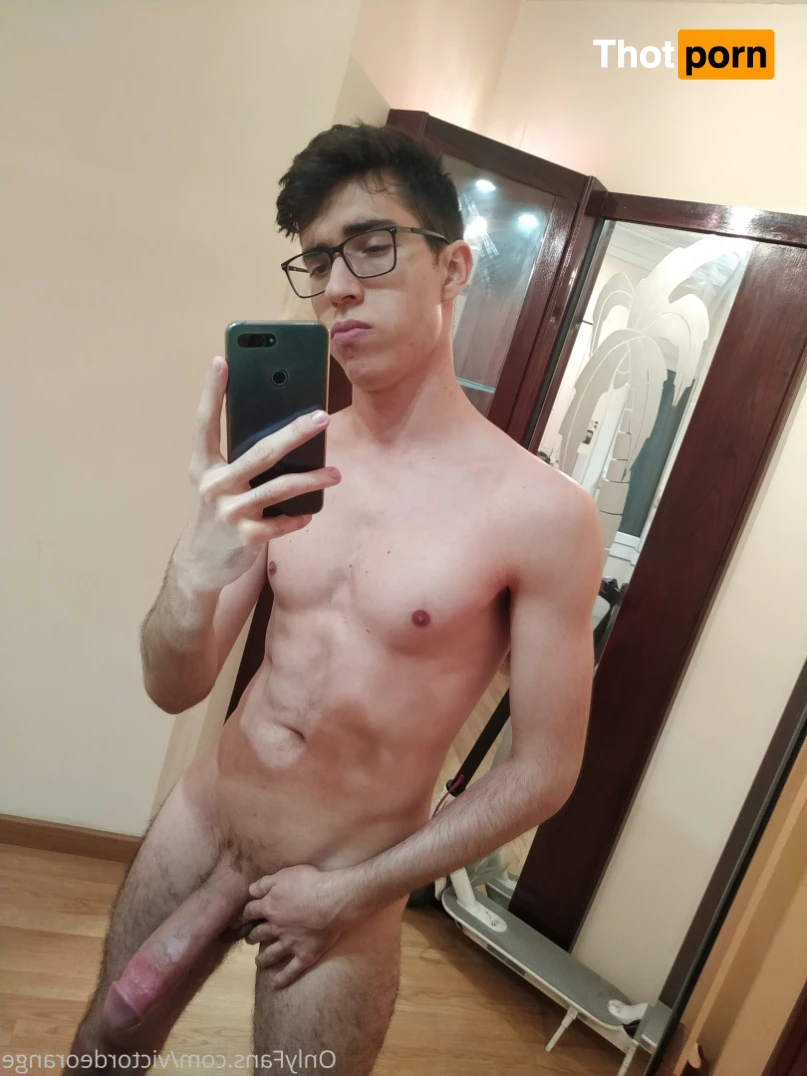 Victor de Orange 🧡 15718971