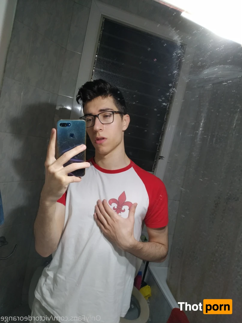 Victor de Orange 🧡 15720737