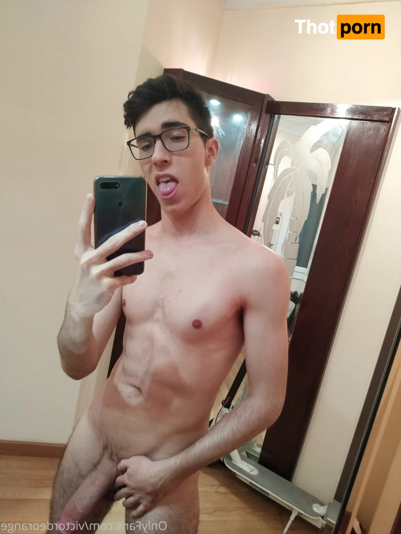 Victor de Orange 🧡 15729402