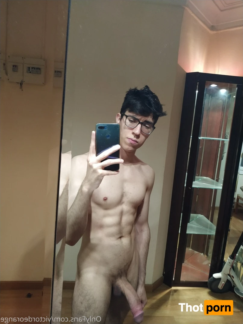 Victor de Orange 🧡 15758976