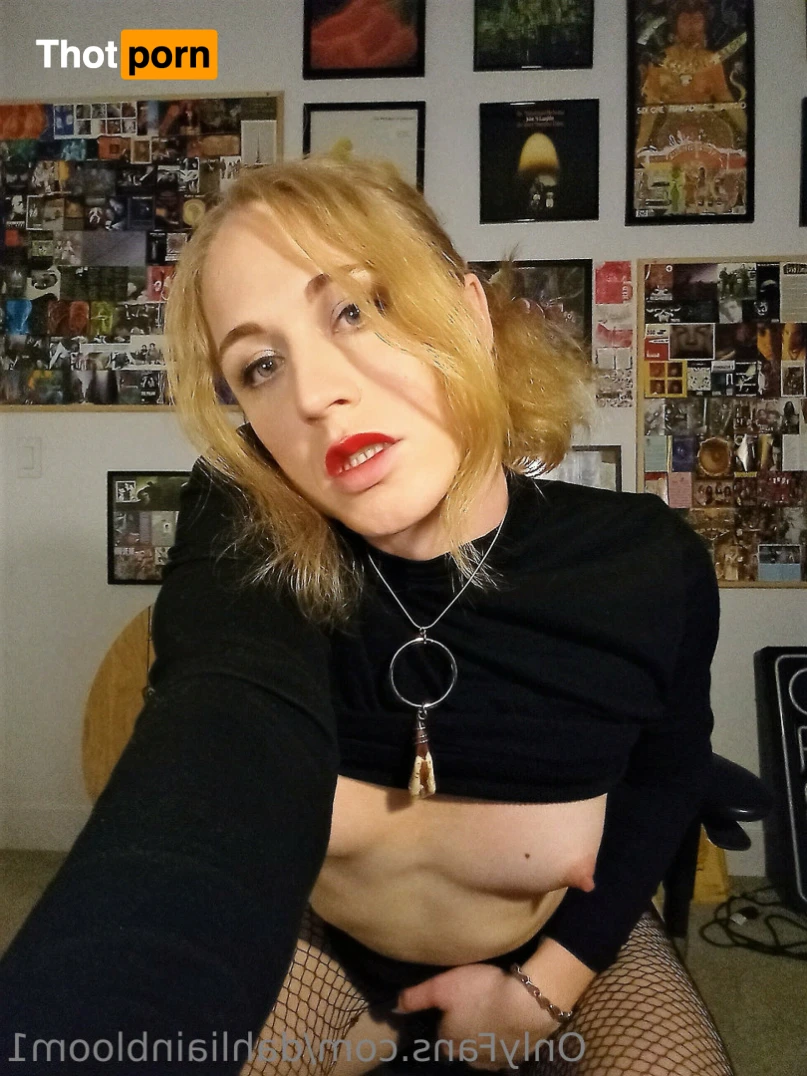 Meddle Blooms 15615407