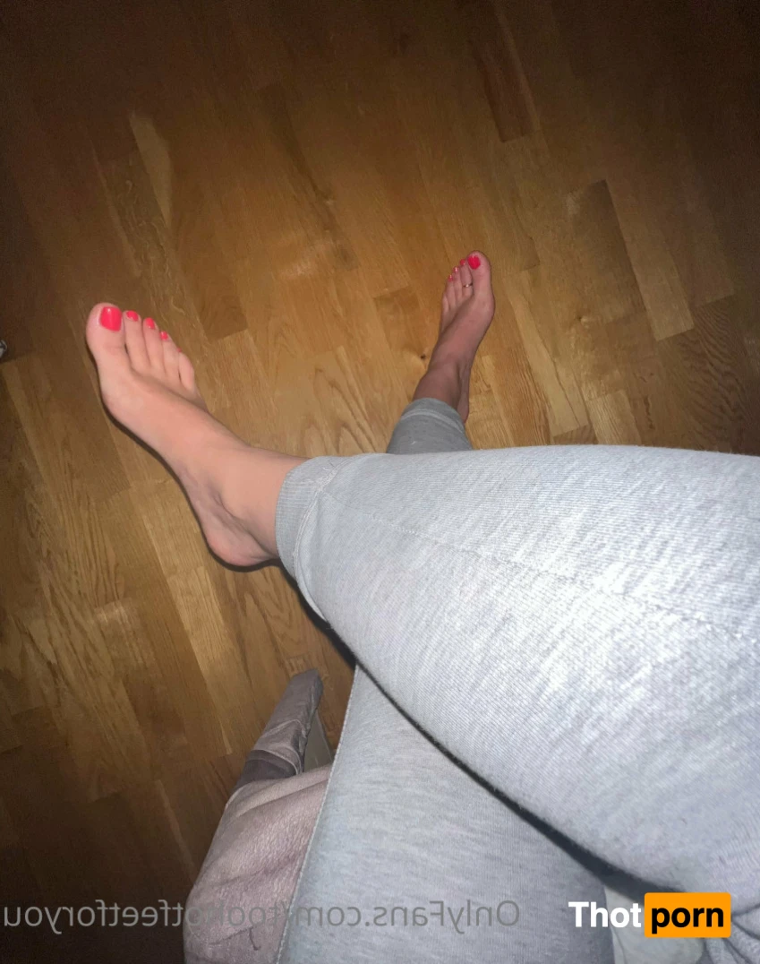 2hotfeet4you 15785357