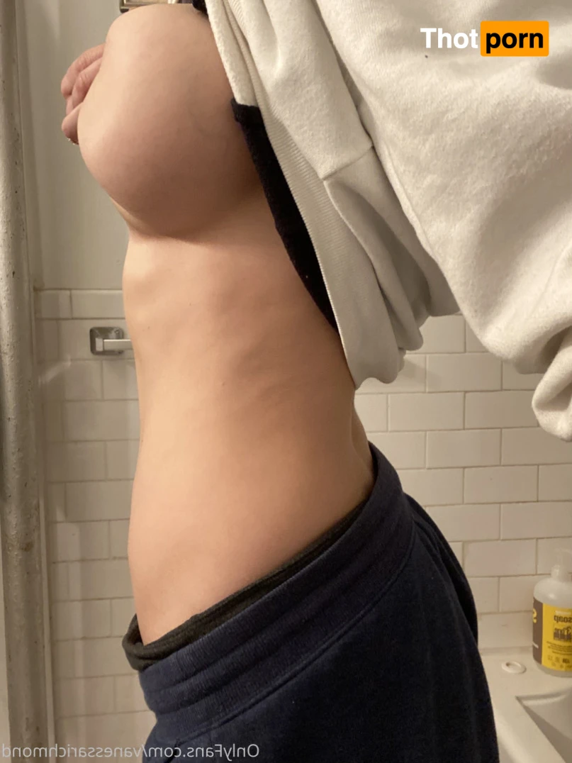 Vanessa Richmond 15478389