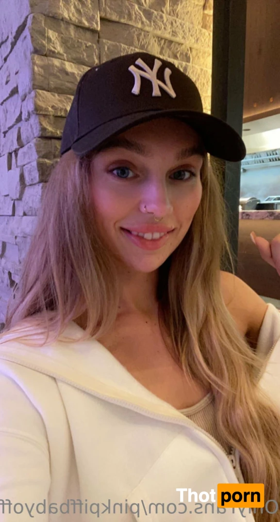 your favourite loner st0ner <3 15940998