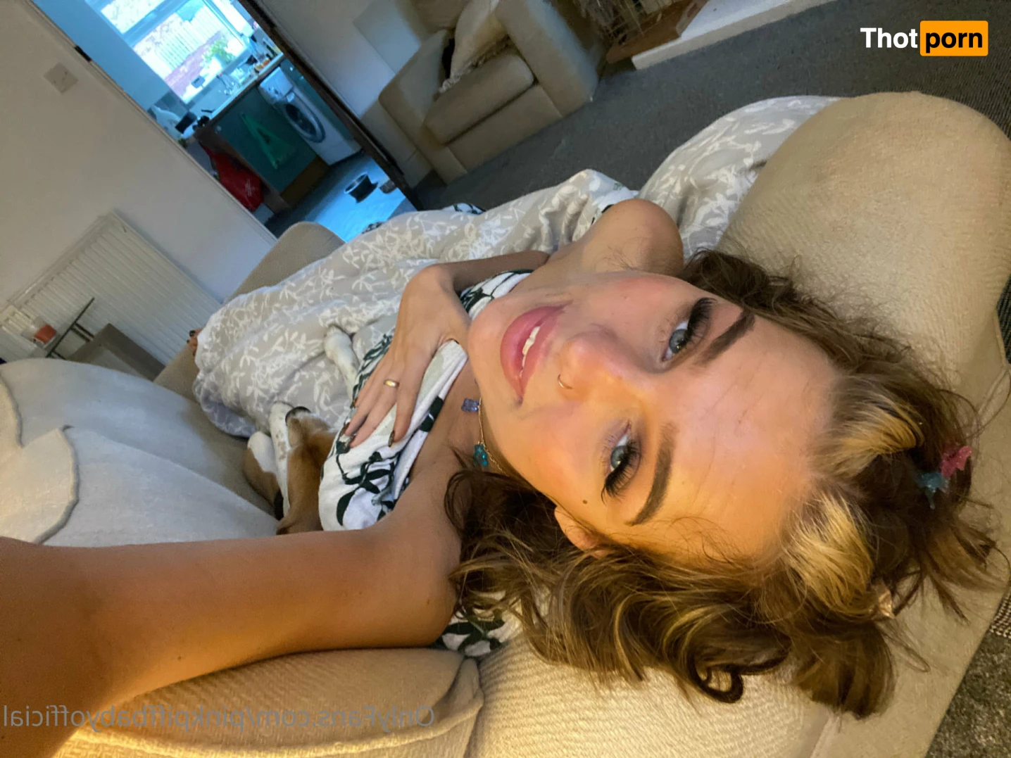 your favourite loner st0ner <3 15949689