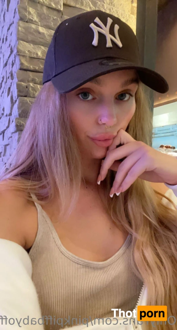 your favourite loner st0ner <3 15987467