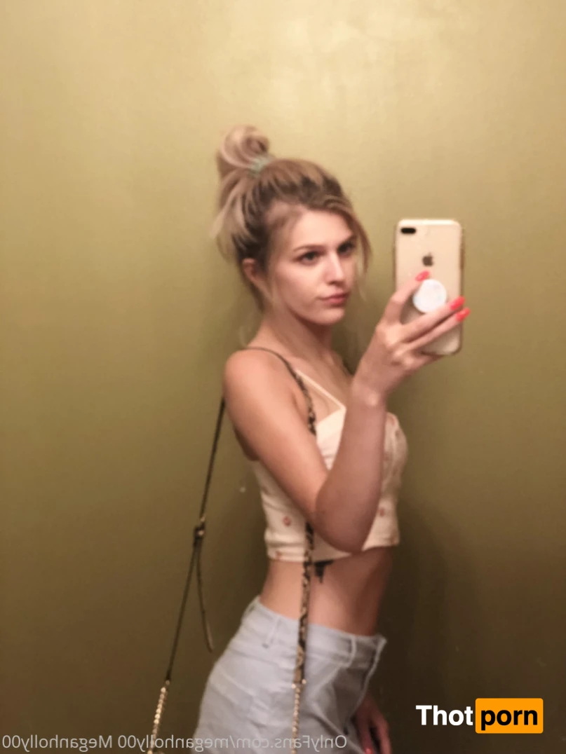 Megan Holly 15069439