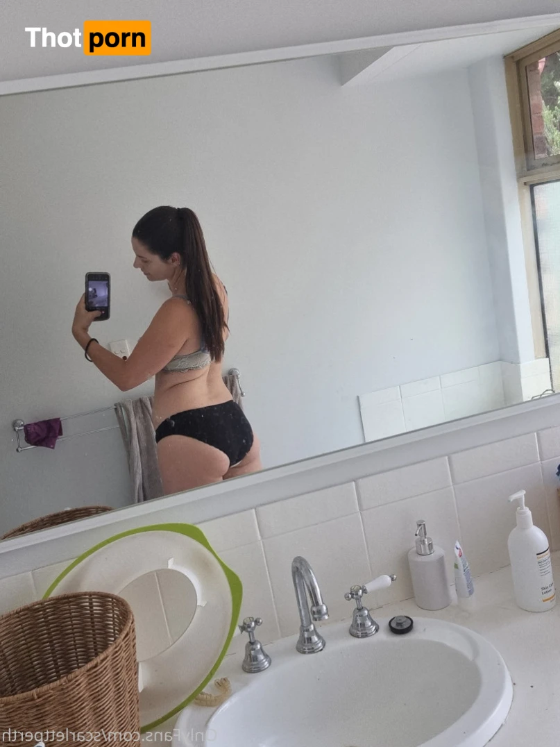 Aussie Lily Fox Perth 16353182