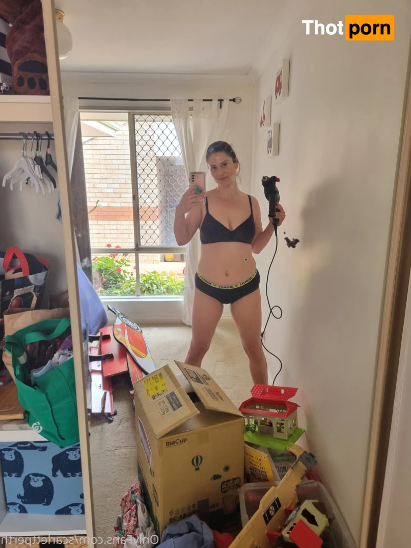 Aussie Lily Fox Perth 16360936