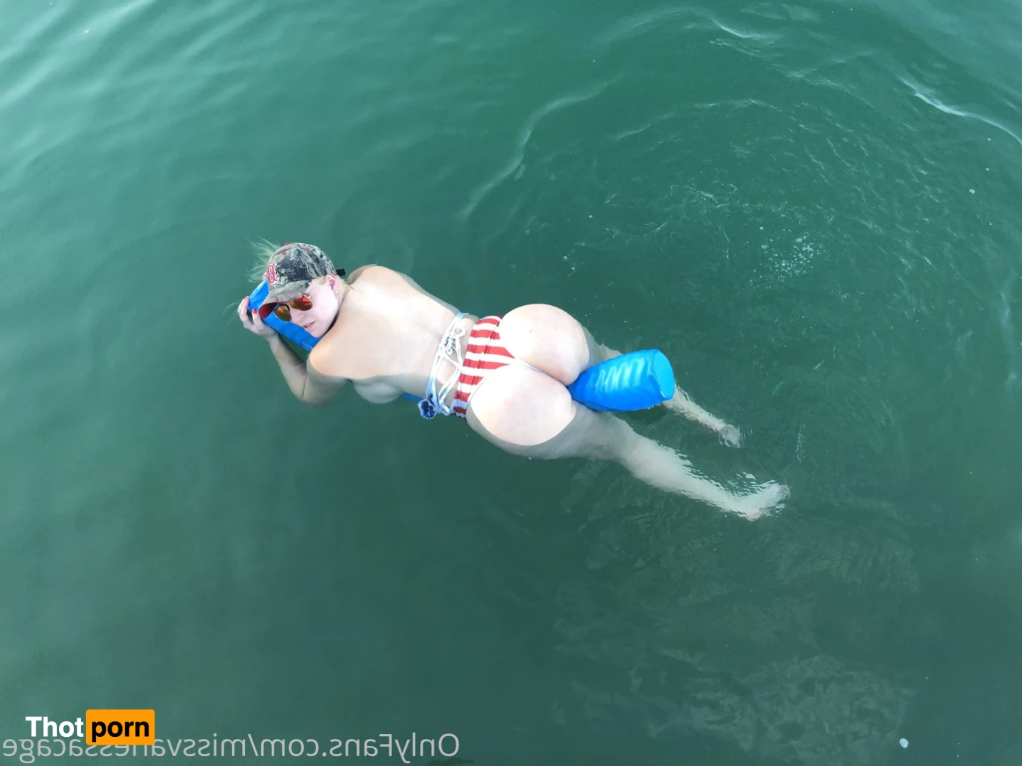 Vanessa Cage 14741411