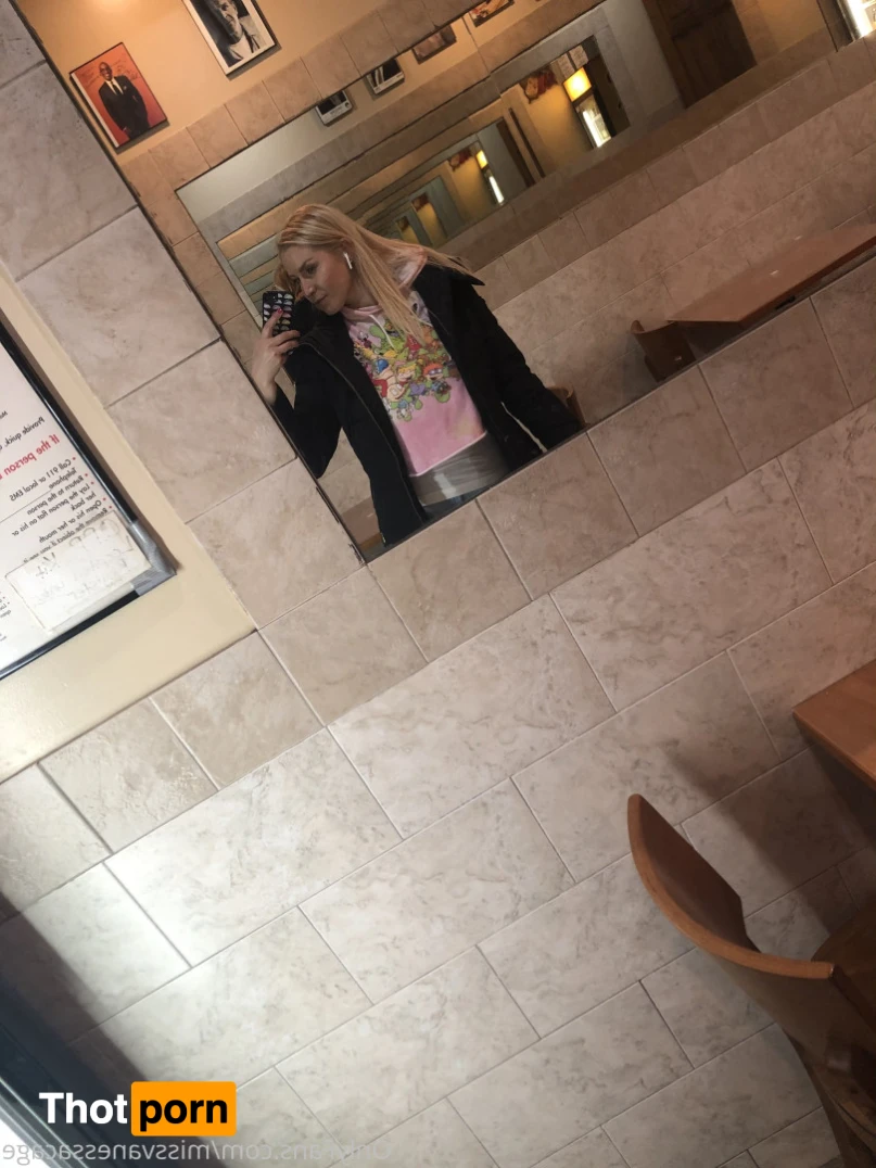 Vanessa Cage 14741561