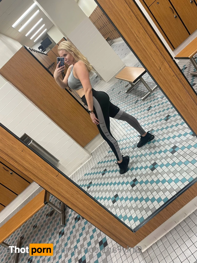 Vanessa Cage 14742479