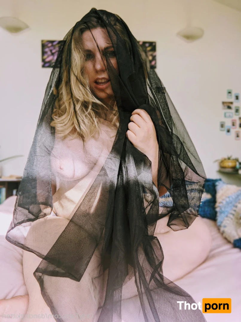 Claire Johnson 15709067