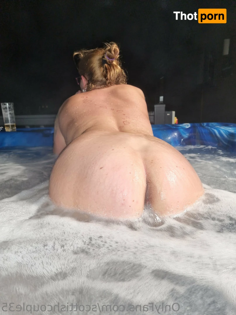 scottishcouple35 16378219