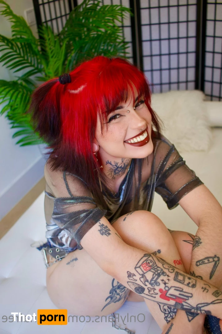 Sandi 🧛🏻‍♀️ 12367985