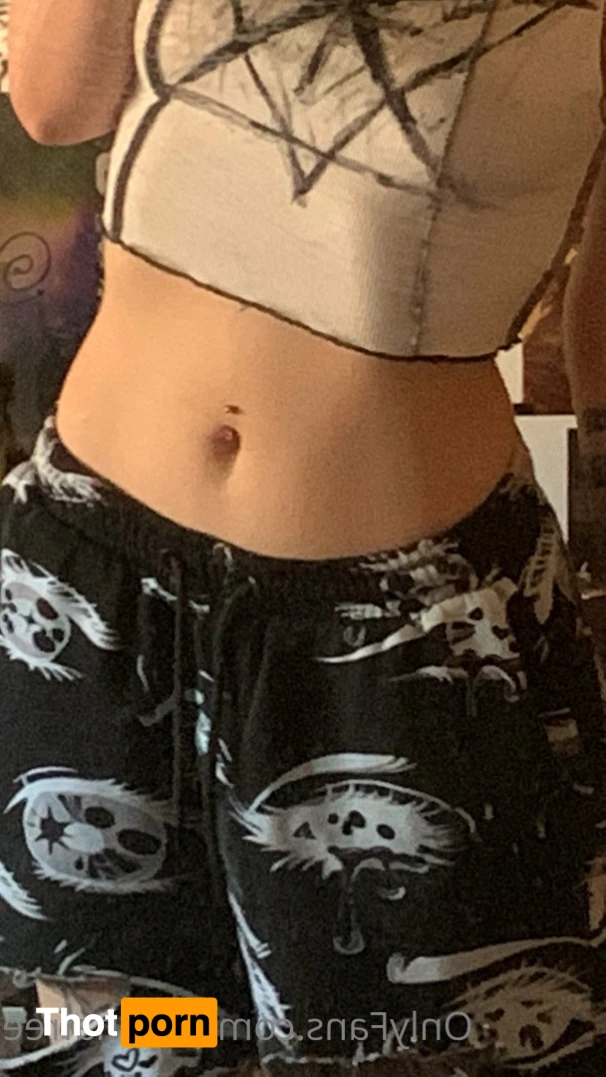 Sandi 🧛🏻‍♀️ 12390746