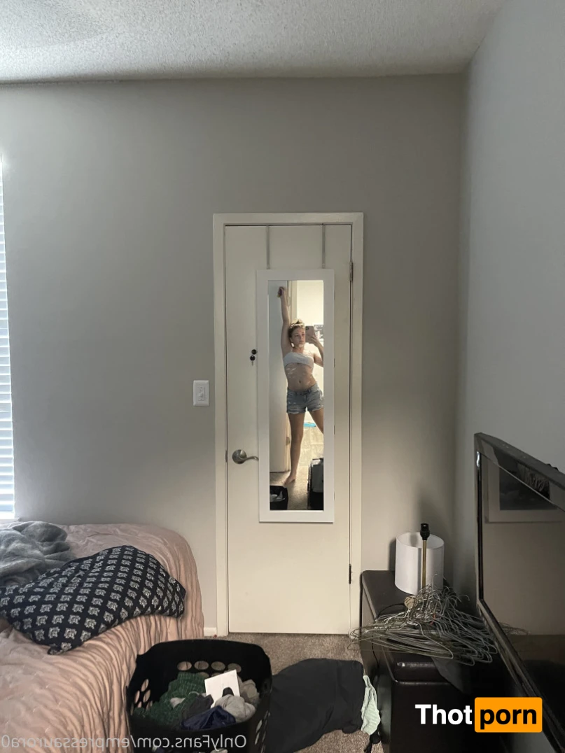 empressaurora0 14329168