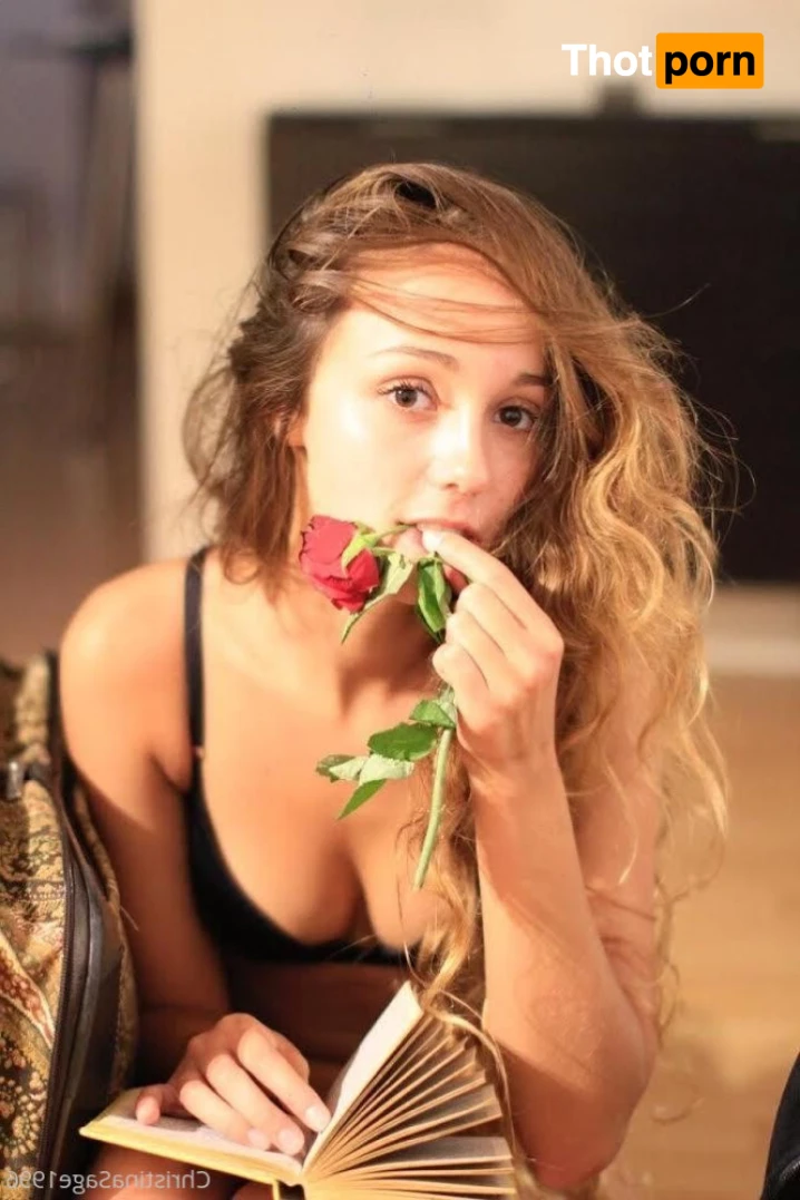 christinasage1996 15064595