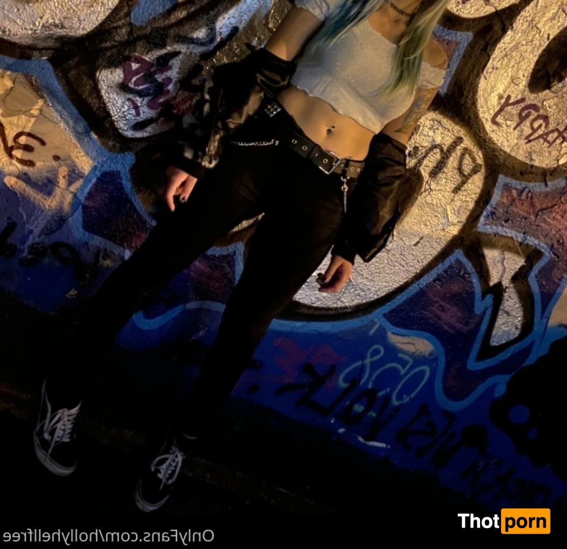 🧁•𝓗𝓸𝓵𝓵𝔂•🧁 15145634