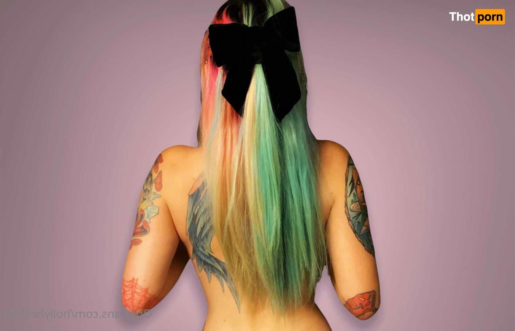 🧁•𝓗𝓸𝓵𝓵𝔂•🧁 15288598