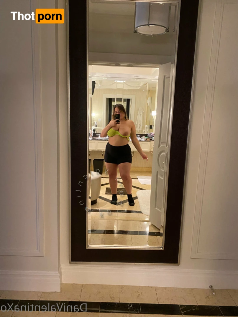 Dani Valentina 14927643