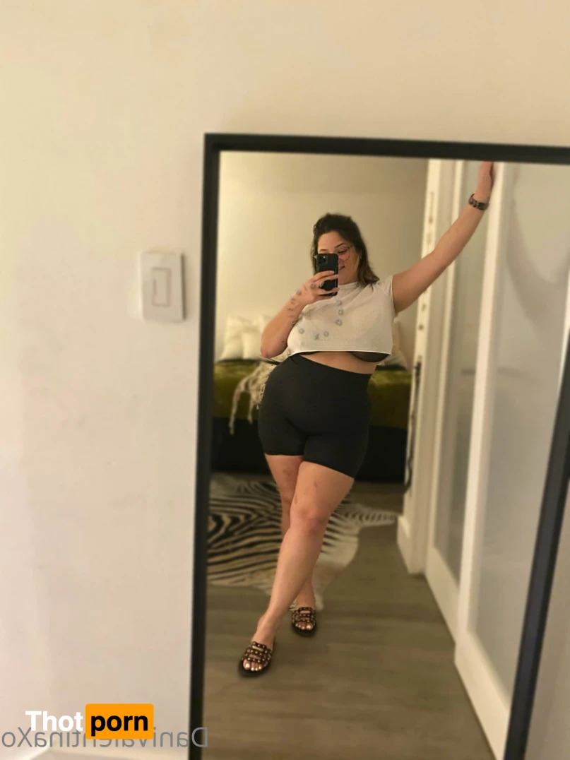 Dani Valentina 14927780