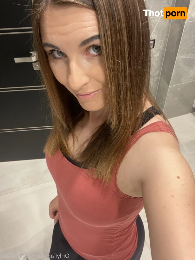 Jenifer Jane 16046771