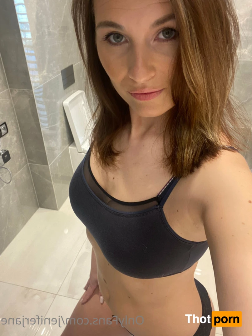 Jenifer Jane 16047045