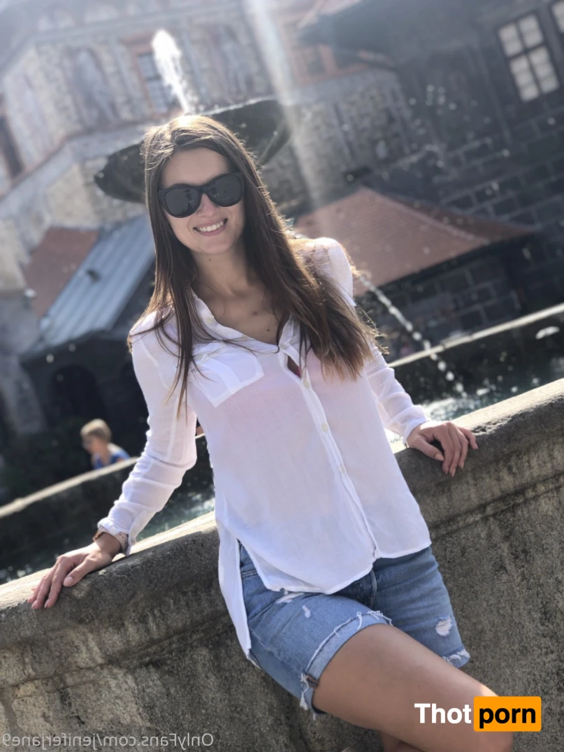 Jenifer Jane 16047233