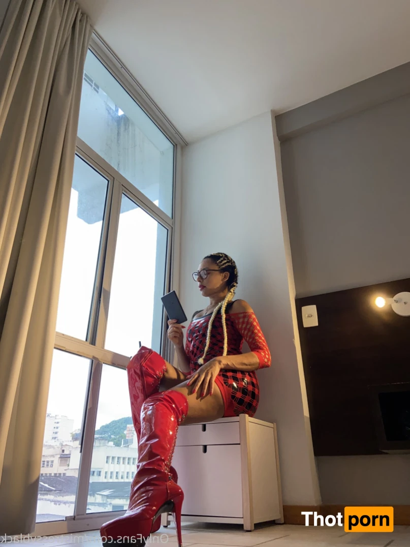 Mistress V Black 14607730