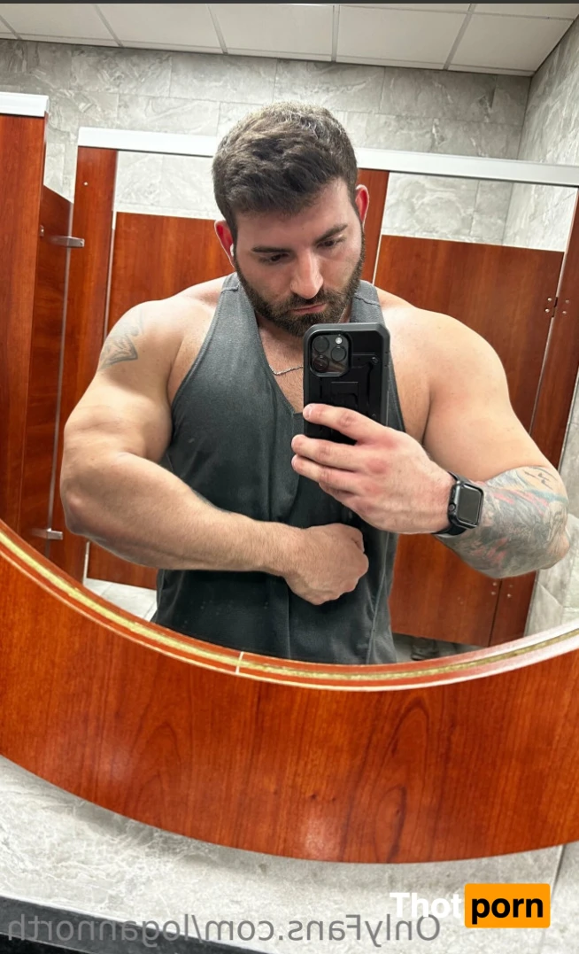 Logan North 16037121