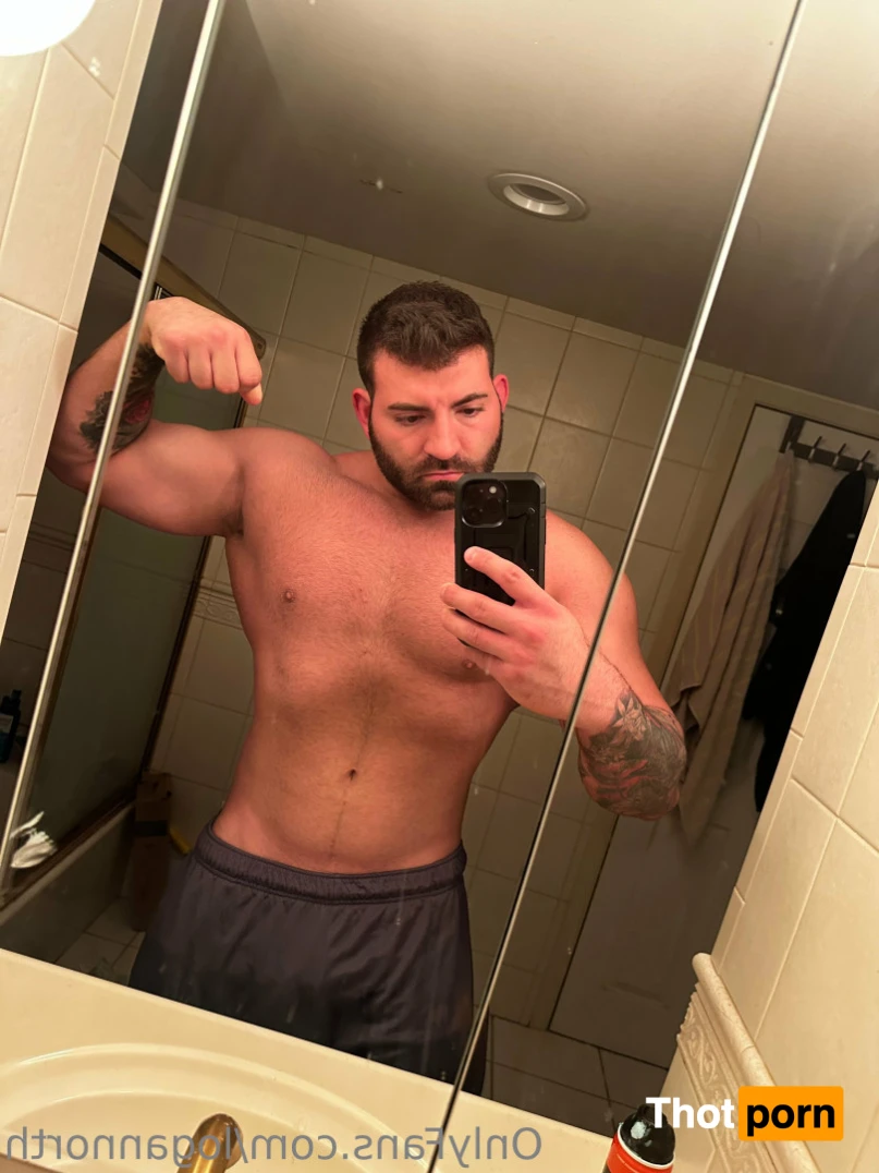 Logan North 16040894