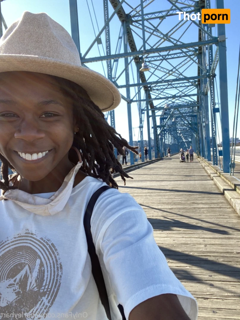 Charley Hart 15835414